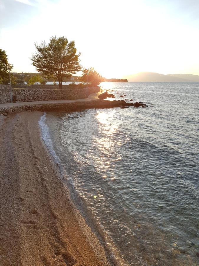 Vila Kraljica Malinska Exteriör bild