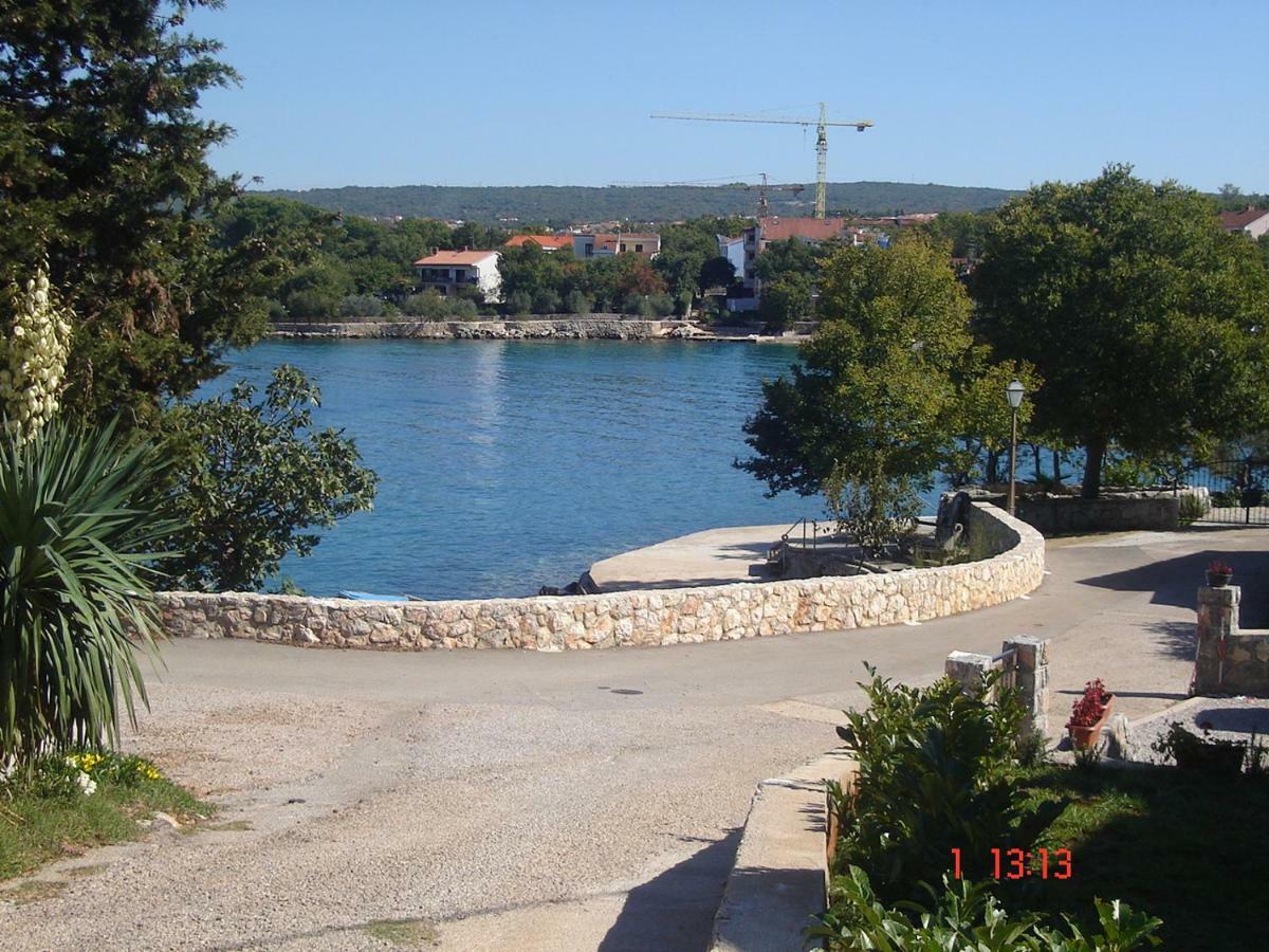 Vila Kraljica Malinska Exteriör bild